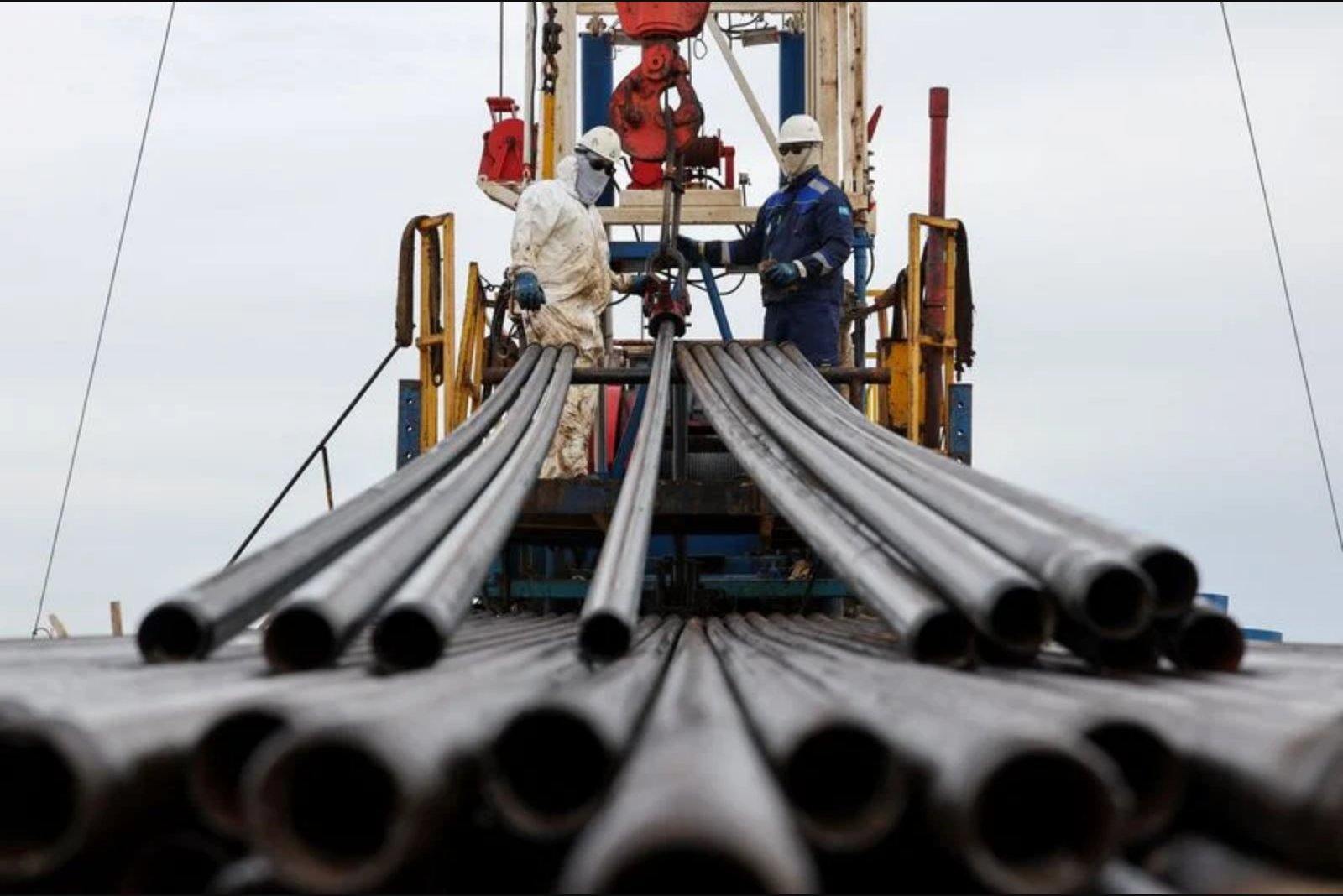 Oil prices rise as U.S. warns it could keep Iran naval blockade indefinitely