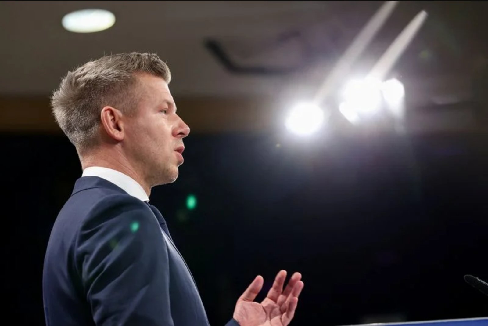 Magyar Threatens Legal Route to Remove President After Refusal to Resign