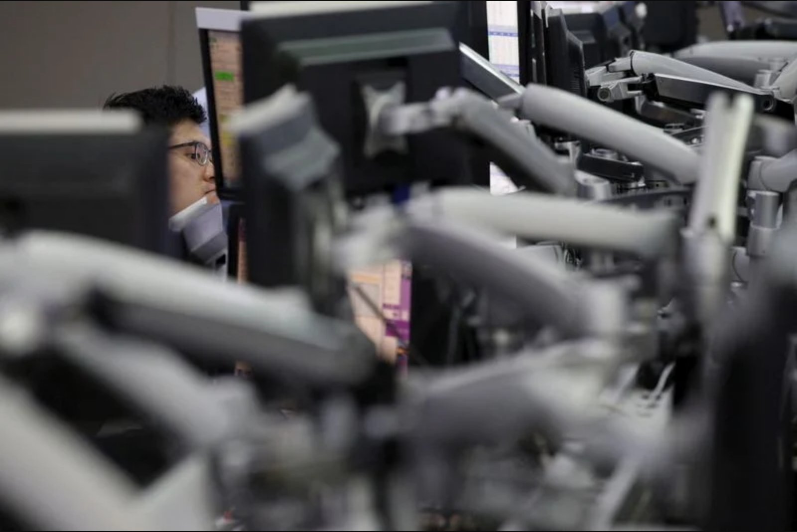 Markets Retreat as AI Momentum Pauses and U.S.-Iran Talks Stall