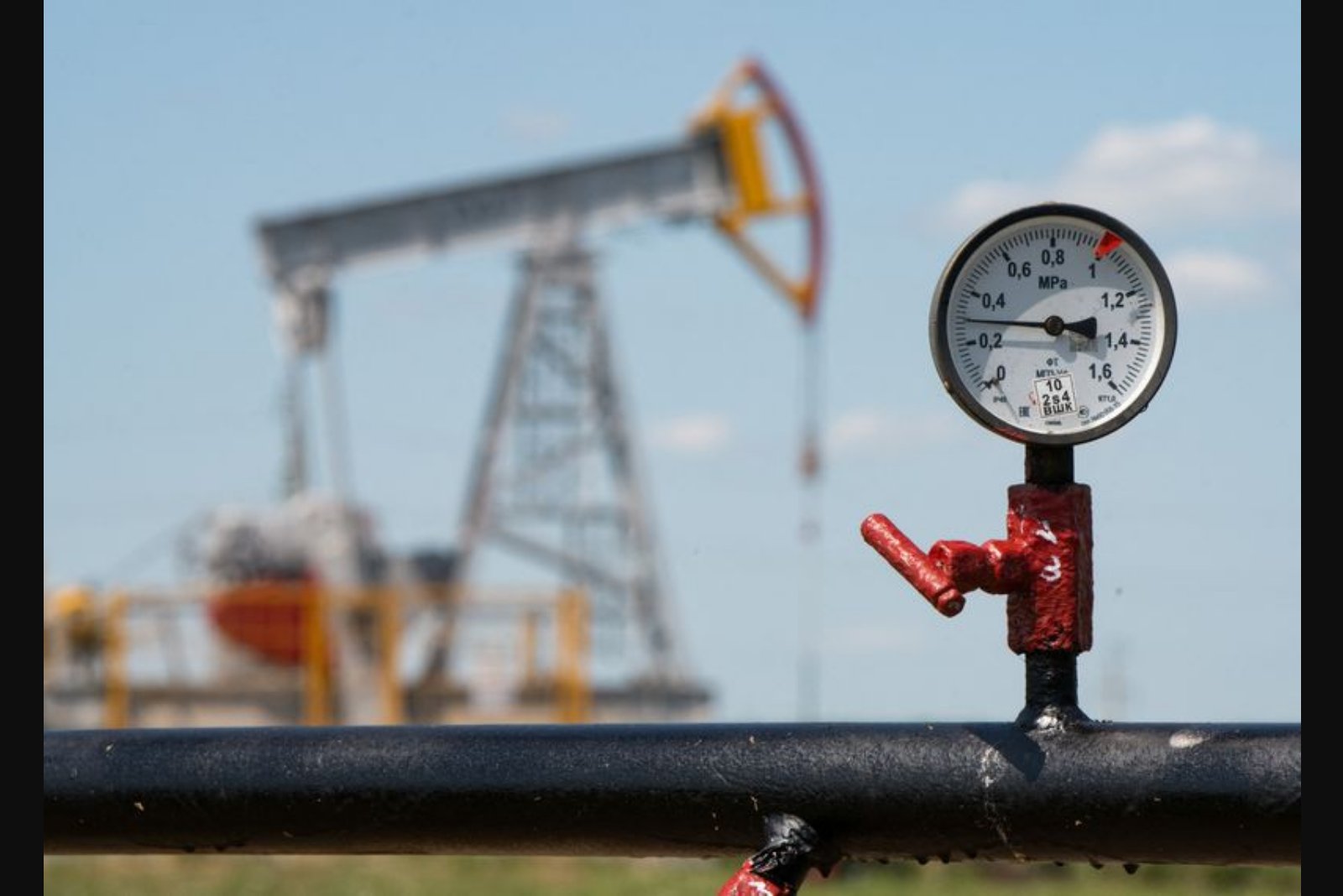 Oil Near Multi-Month Highs as U.S.-Iran Tensions Elevate Supply Risk