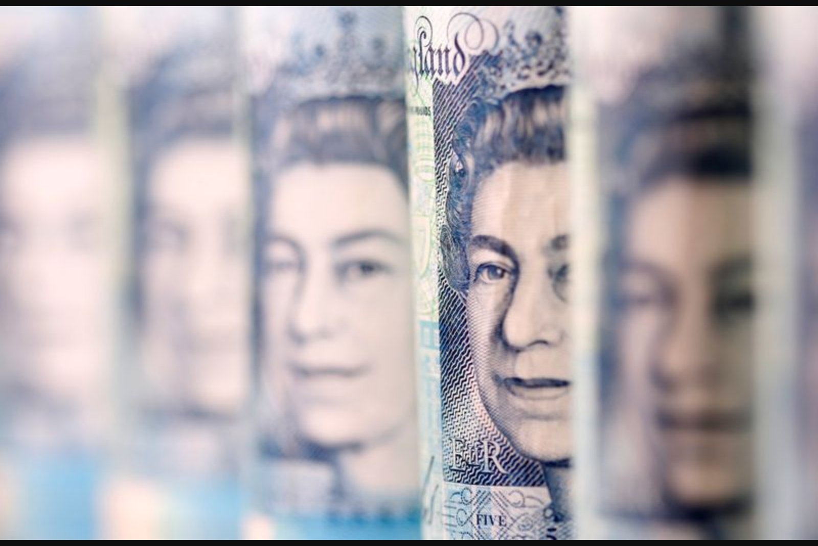 Pound’s Unexpected Strength Defies Domestic Headwinds