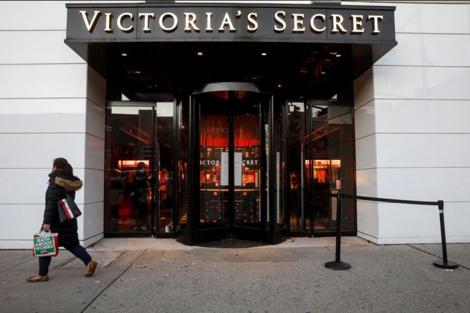 Victoria's Secret details reasons for rejecting Brett Blundy's board bid; director to step down amid proxy fight