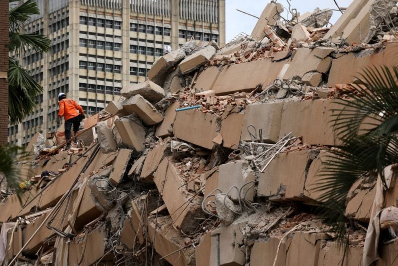 Global Aid Mobilizes After Powerful Quakes Devastate Western Venezuela