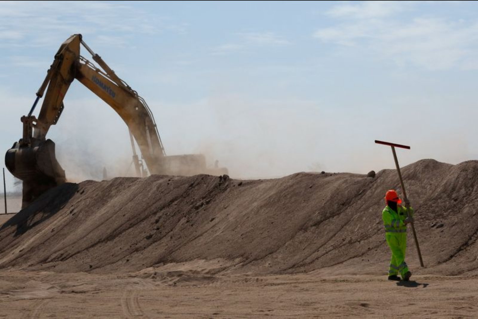 Chile Begins Excavation of Border Trenches Near Peru to Curb Irregular Migration