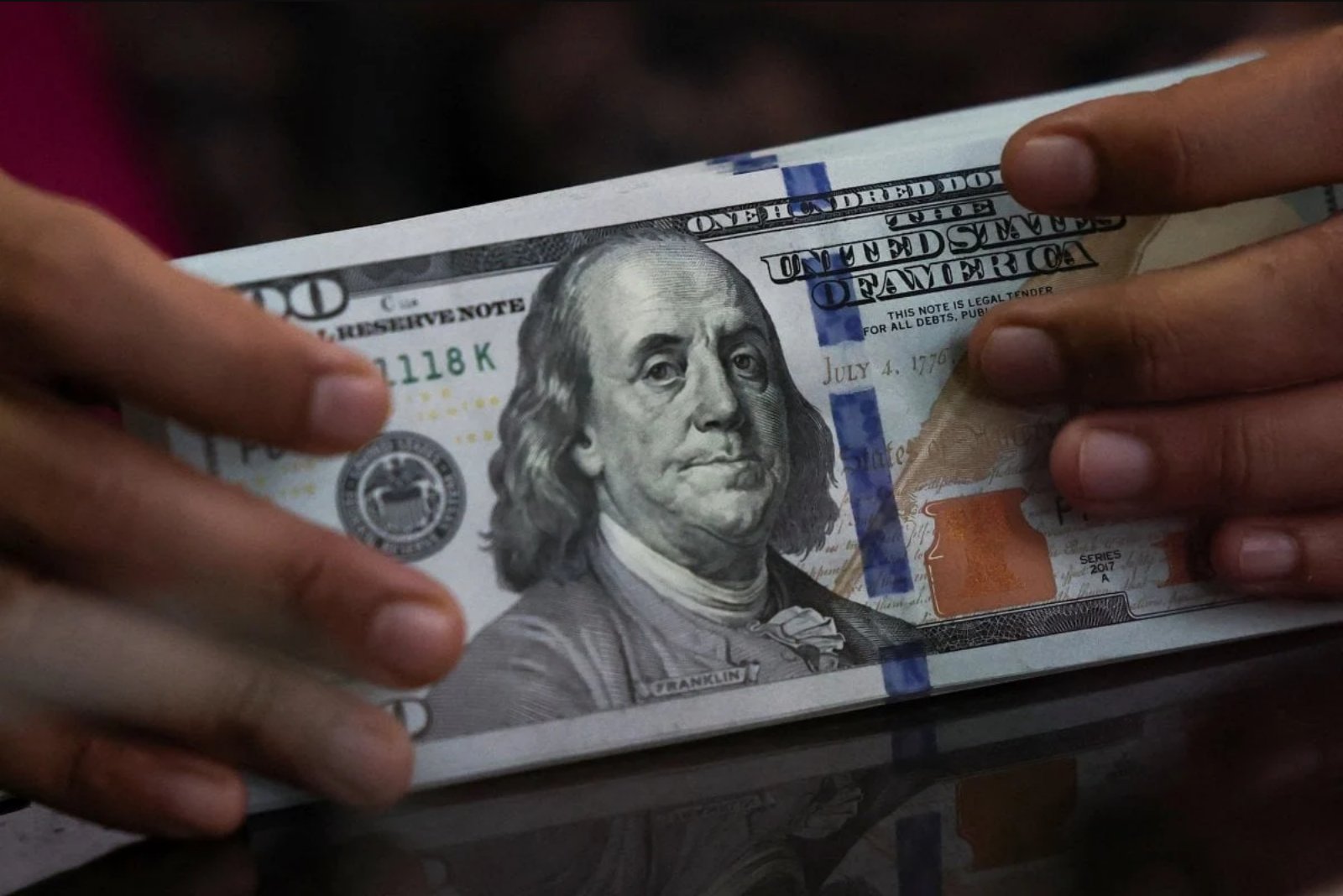 Dollar Holds Two-Month Peak as Asian Currencies Diverge Ahead of RBA Decision