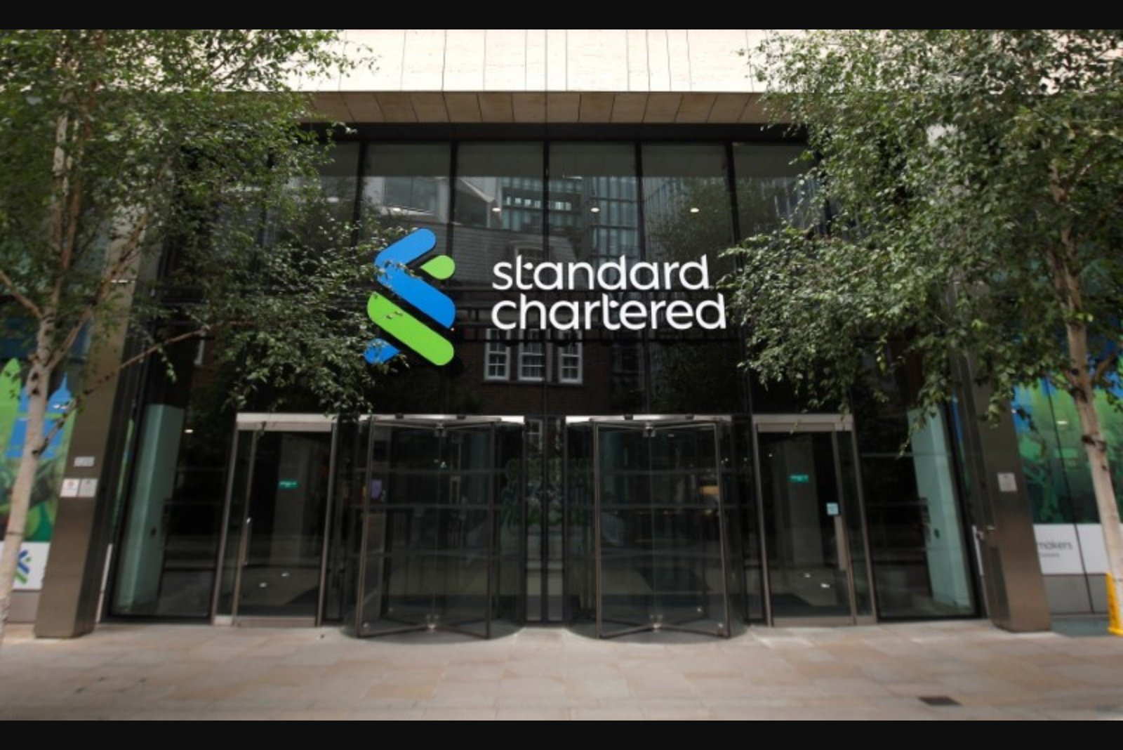 Standard Chartered Lifts ROTE Ambition, Plans 15% Reduction in Corporate Roles by 2030