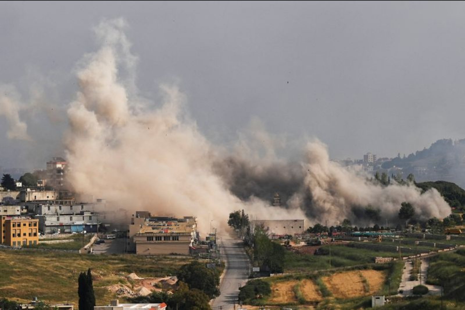 Israeli Forces Advance Past 'Yellow Line' into Southern Lebanon as Cross-Border Fighting Escalates