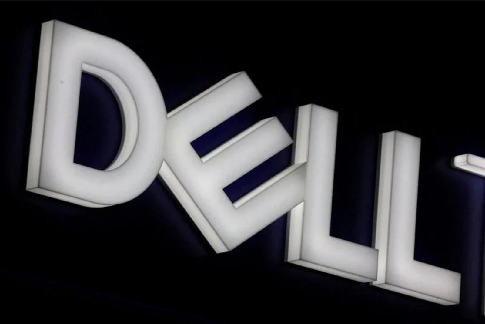 Dell launches $699 XPS 13 to vie for student and entry-level MacBook buyers