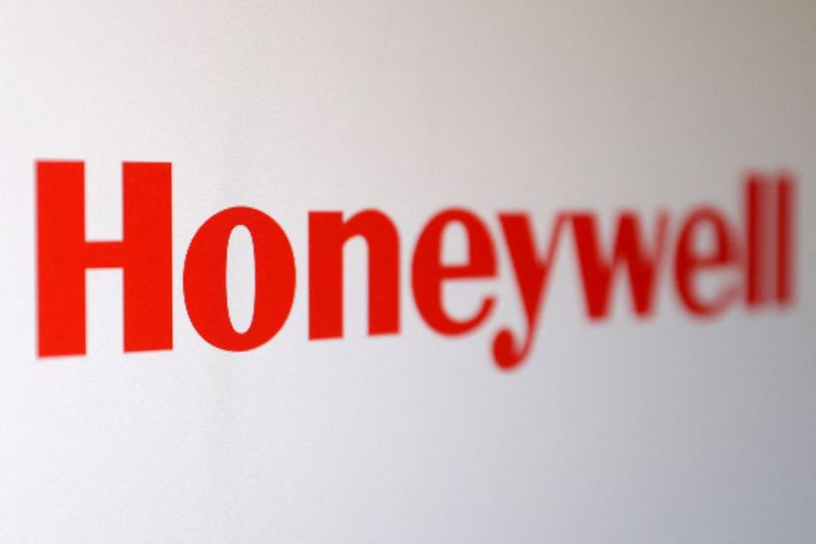 Honeywell and Howmet Outline Capacity Plans as Defense and Commercial Jet Demand Surge