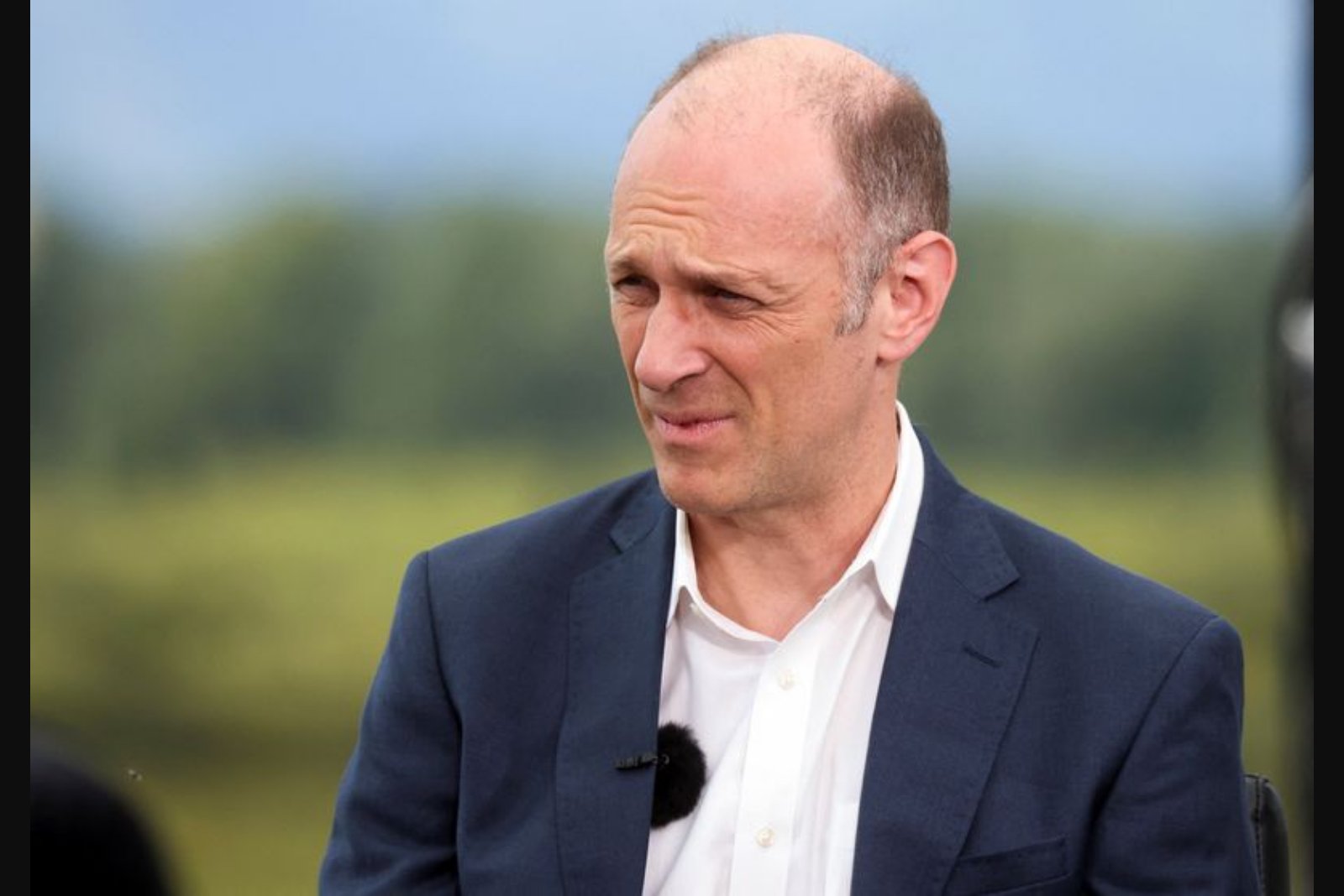 Goolsbee Says Rate Cuts Could Follow Falling Inflation, Warns Against Relying on Productivity Boosts