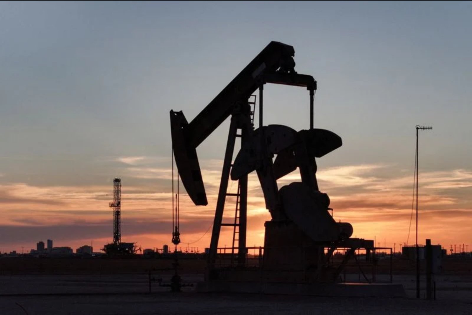 EIA Raises Oil Price Outlook as Iran Conflict Drains Global Inventories