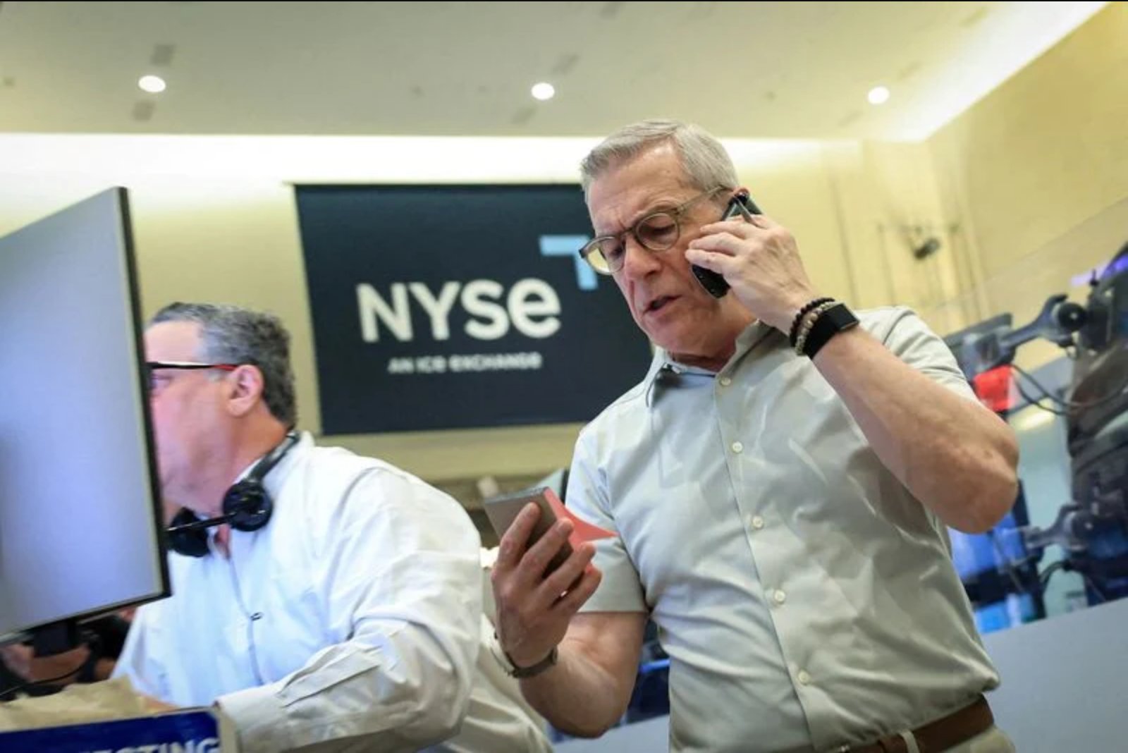 Tech Rout Threatens More Than $1 Trillion in Nasdaq 100 Value as SpaceX Slips