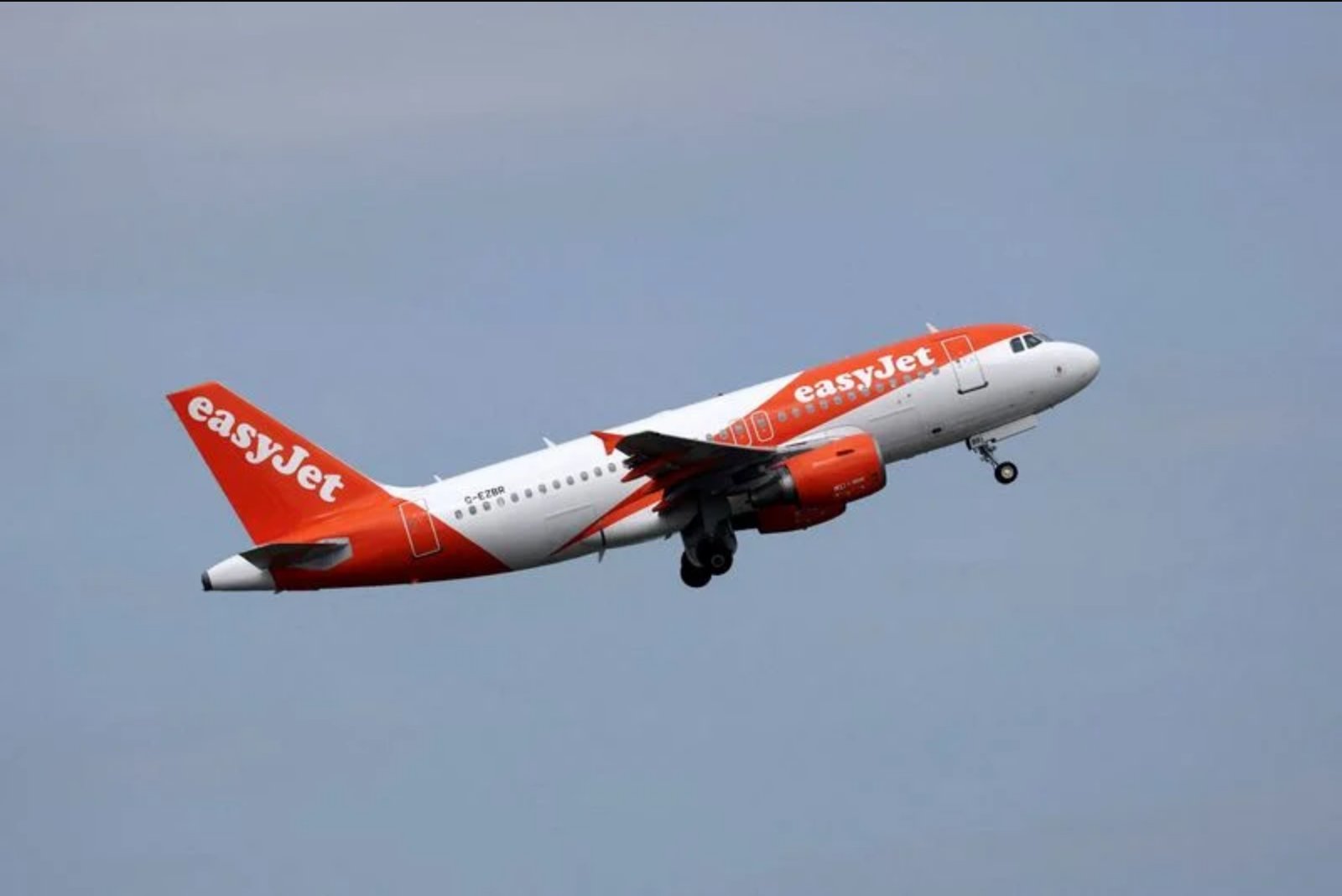 EasyJet shareholders press for bigger Castlelake offer after initial bid rejected