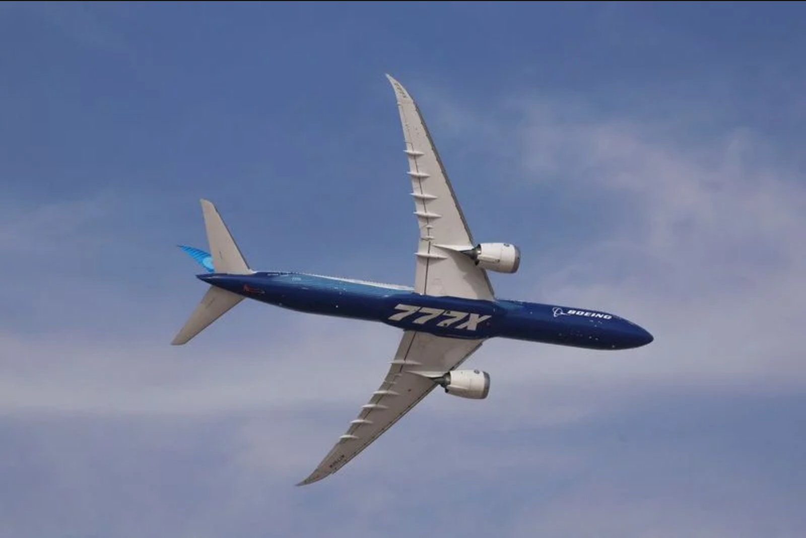 Emirates Stands by Boeing 777X Timeline as A350-1000 Engine Concerns Persist
