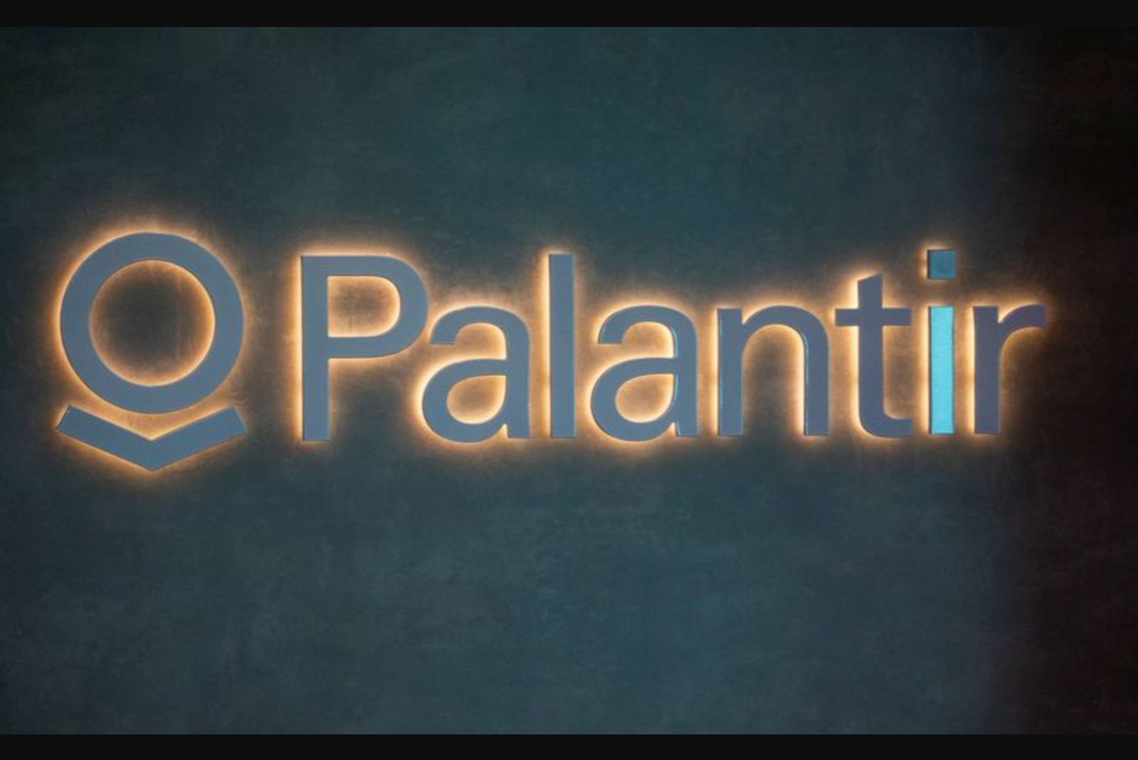 Palantir Shares Jump on Strong Quarter as U.S. Defense Spending Lifts Sales