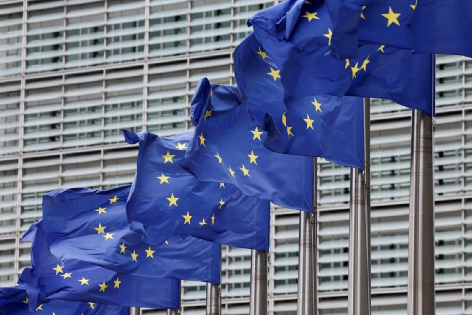 EU Commissioners Weigh Measures to Shield Industry from Rising Chinese Imports