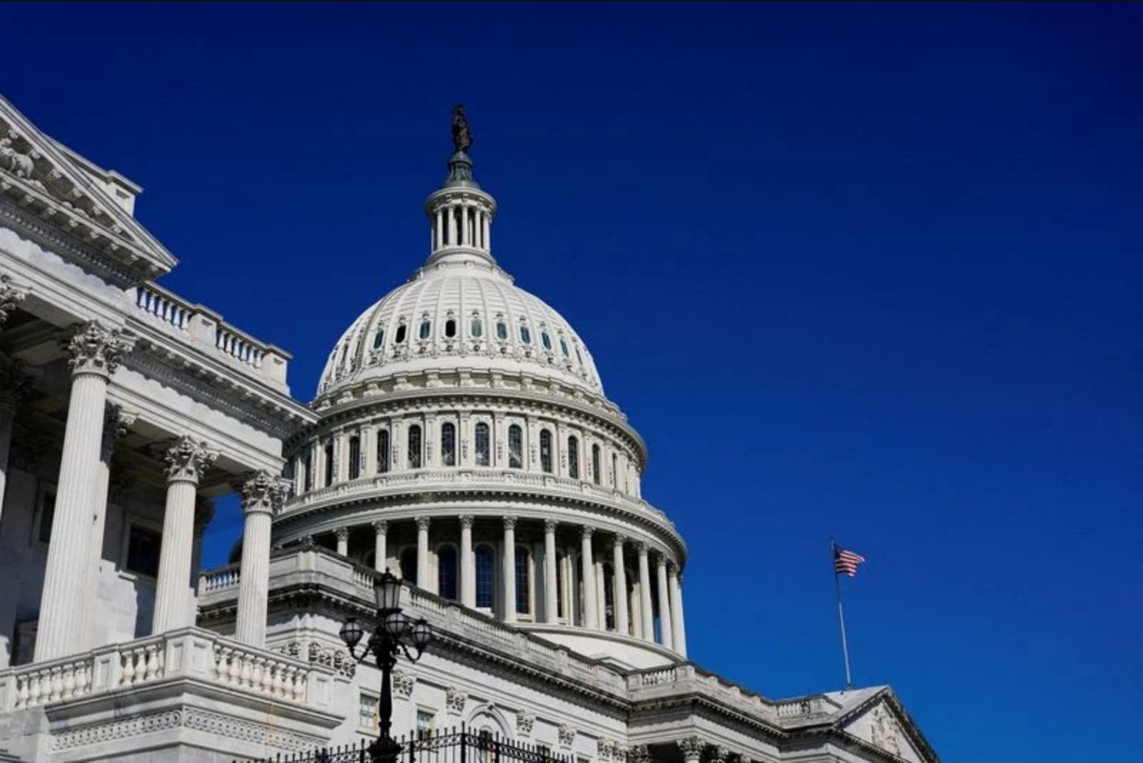 Senate Narrowly Blocks Democratic War-Powers Bid to Halt Iran Fighting