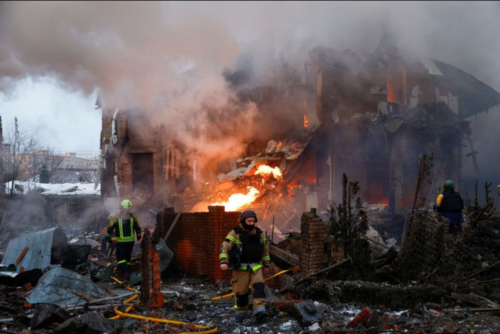 Widespread Missile and Drone Strikes Target Ukrainian Energy Network, Officials Say