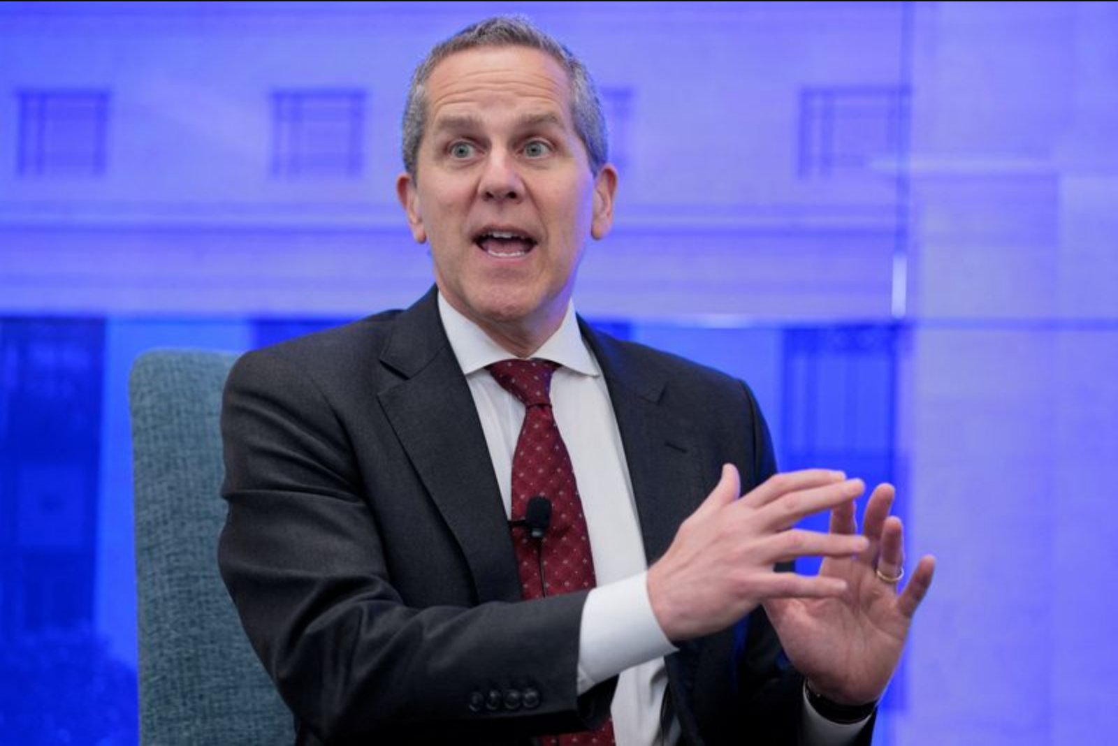 Fed Governor Warns Private Credit Strains Could Trigger 'Psychological Contagion'