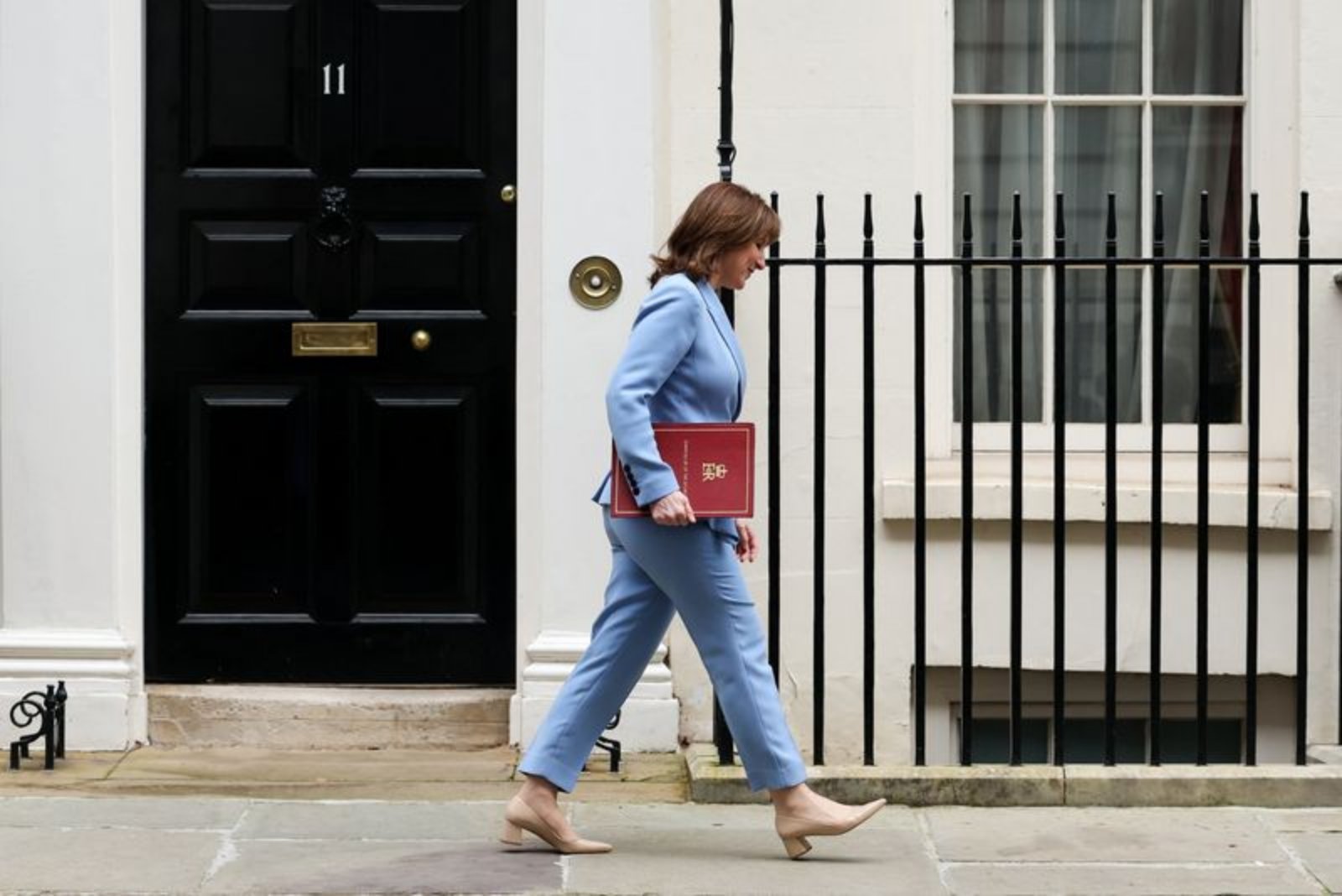 Reeves Seeks Economic Calm as Middle East Escalation Rattles Markets