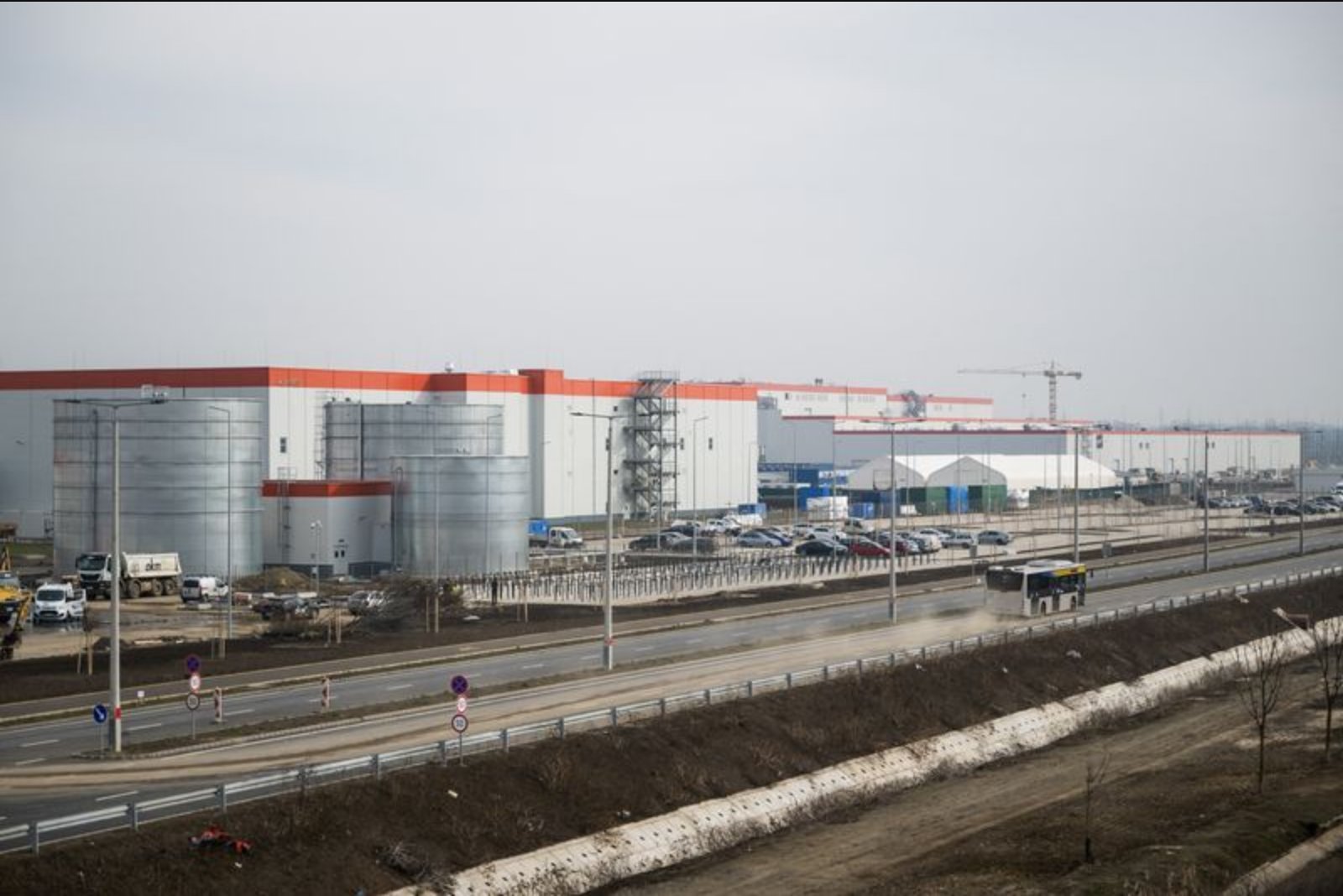 Orban’s Battery Push Becomes a Political Liability as Plants, Pollution Concerns Loom