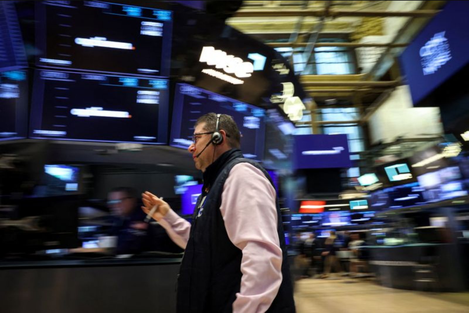 Markets Rally on Hope for U.S.-Iran Deal as AI Spending and Strong Profits Lift Tech