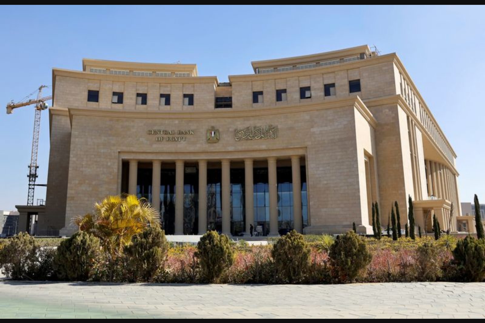 Egyptian Central Bank Poised to Trim Rates by 100 Basis Points, Reuters Poll Finds