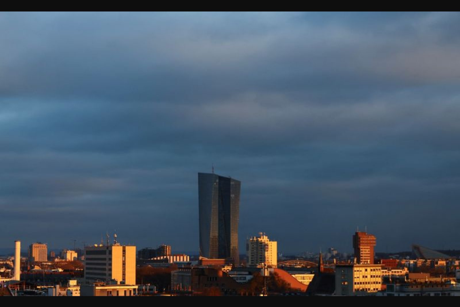 ECB Officials Caution Against Immediate Rate Response After Sharp Oil Spike