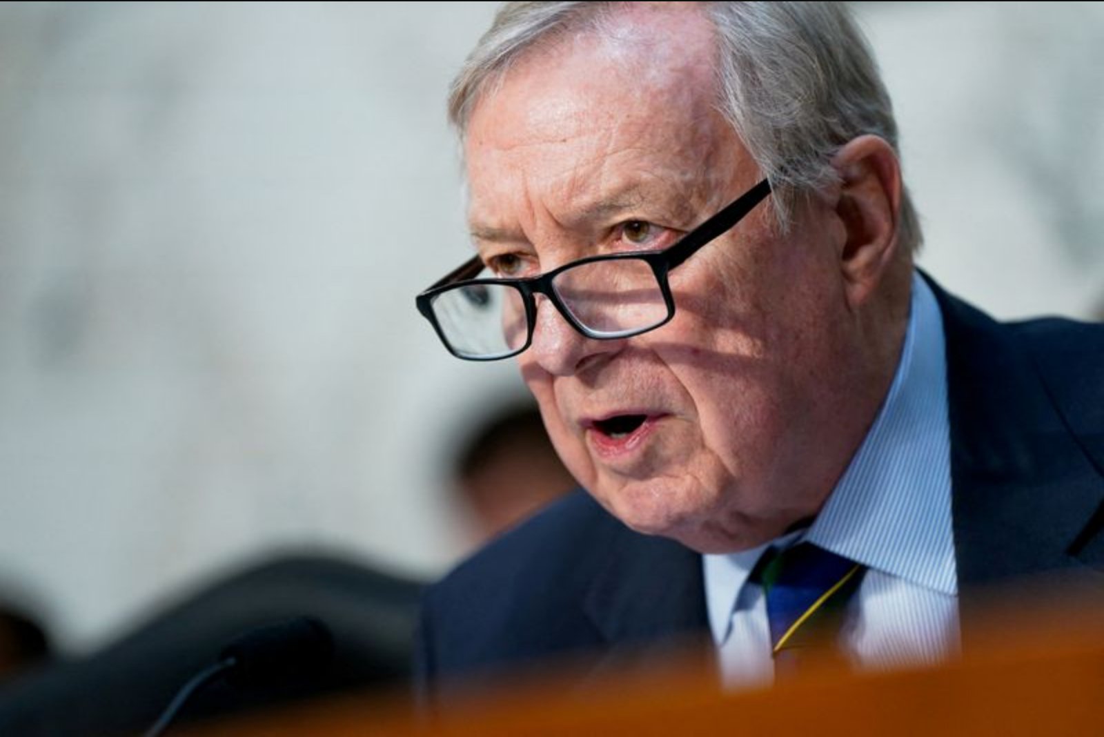 Senator Durbin Presses Health Secretary to Halt Relaxation of Flavoured Vape Rules