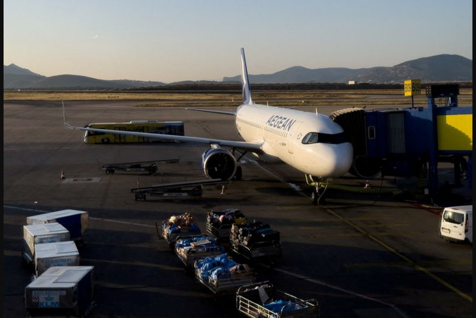Airlines Adjust Schedules and Routes Amid Middle East Conflict