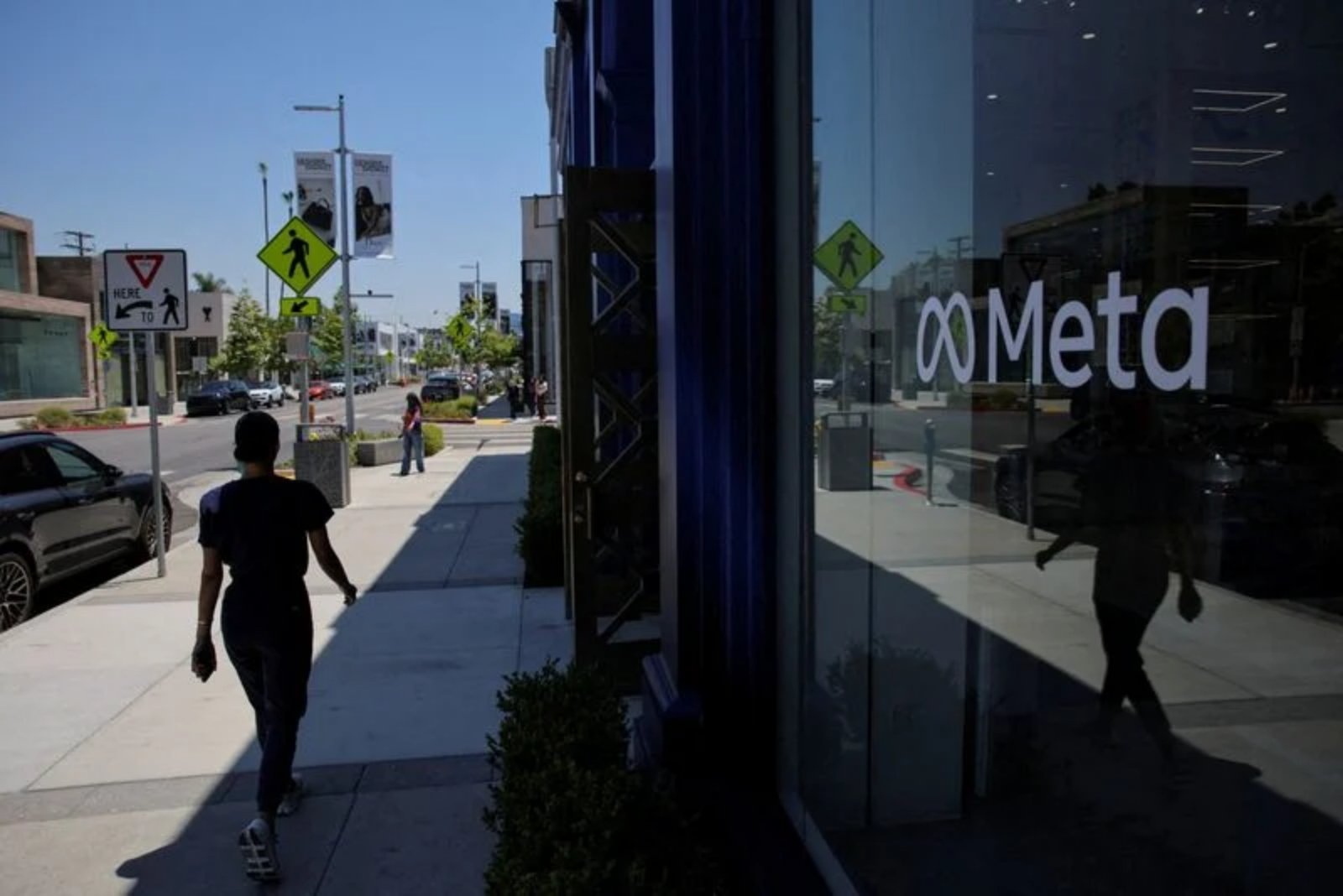 French Antitrust Regulator Orders Meta to Resume Fee Talks with Publishers