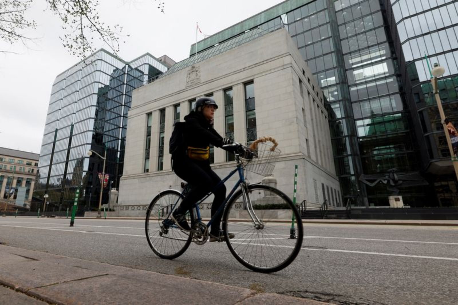 Bank of Canada to Pause on Rates as It Gauges Inflation Fallout from Oil Shock