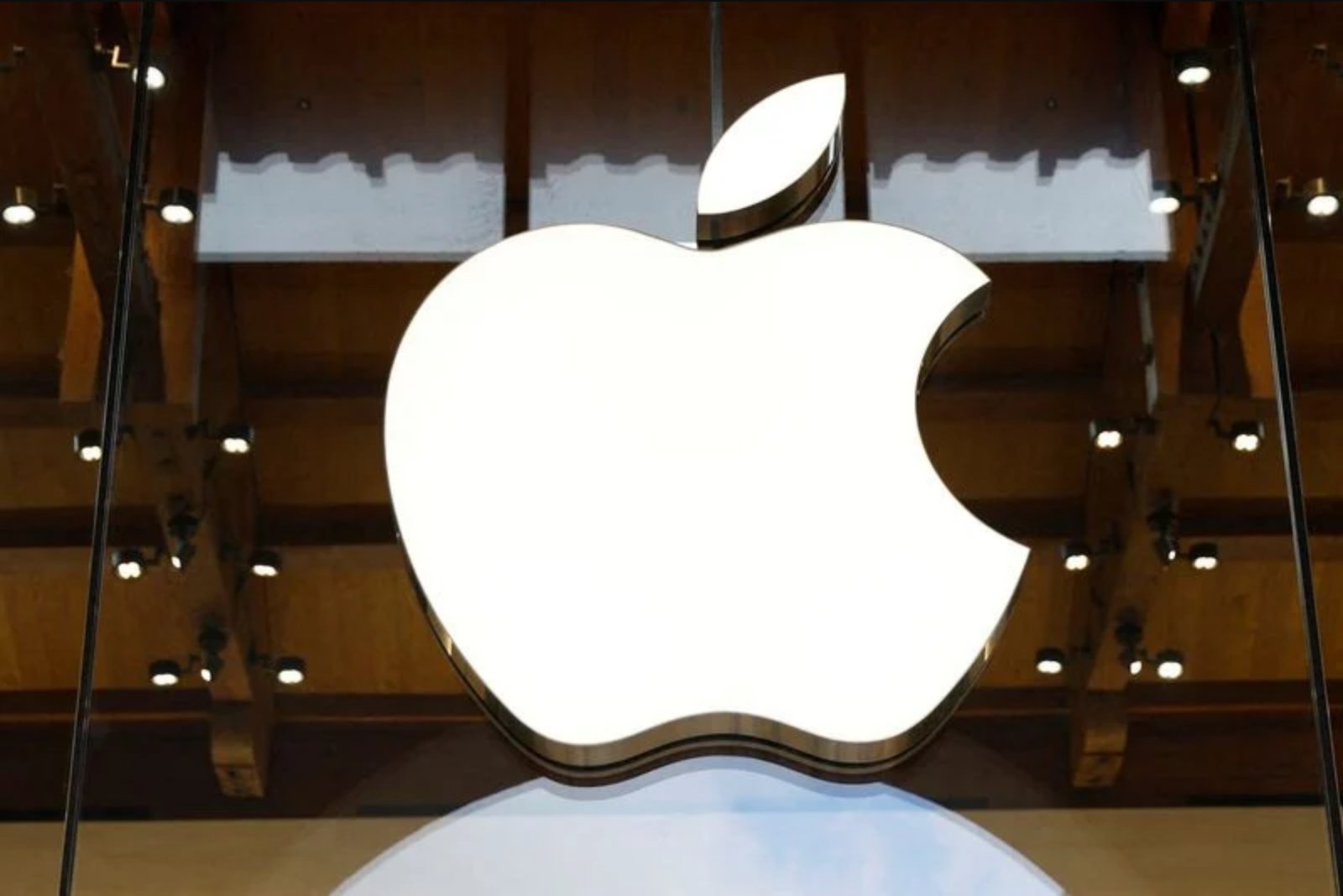 Apple’s Make-or-Break Moment for Siri: Can Cupertino Turn Device Data into a Competitive AI Edge?