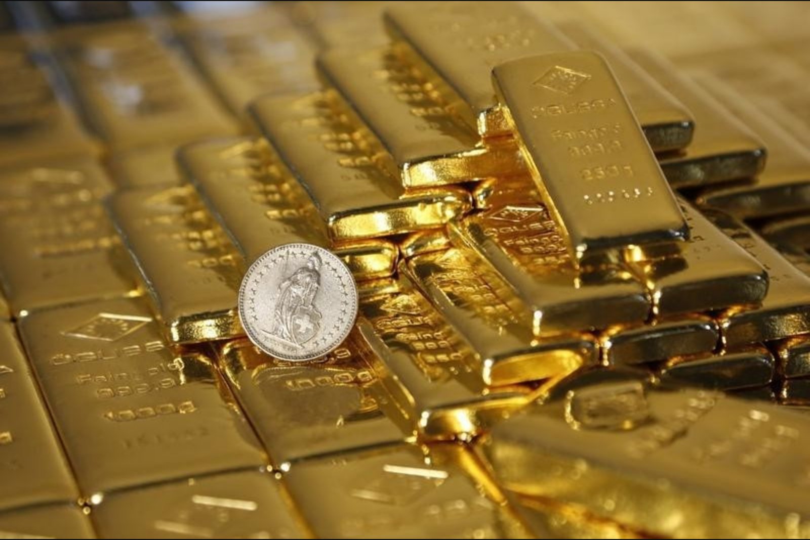 Gold Pauses as Geopolitical Strains and Fed Caution Counterbalance Safe-Haven Demand