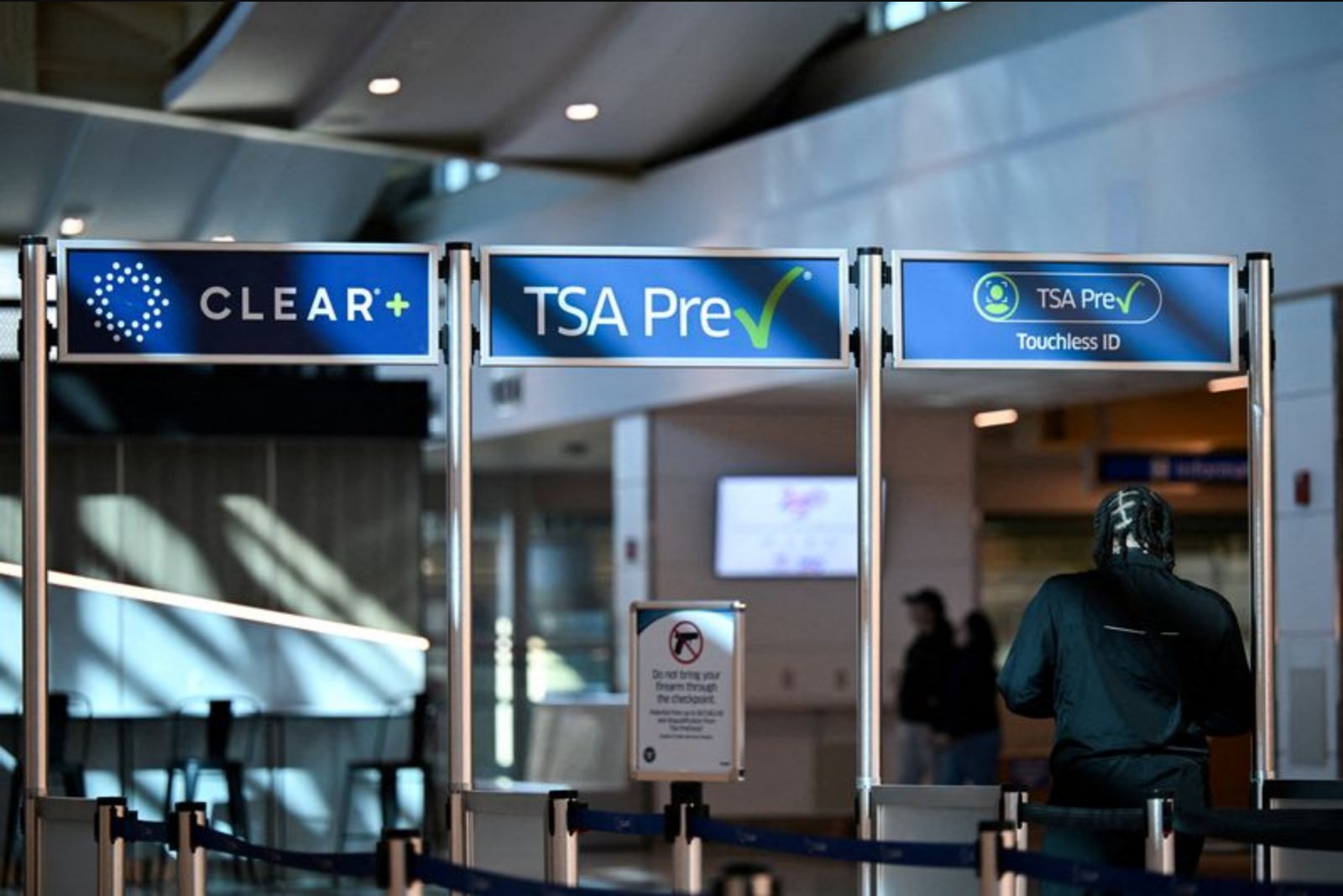 U.S. Restores Global Entry After Industry Pressure; Travelers Face Long Airport Lines
