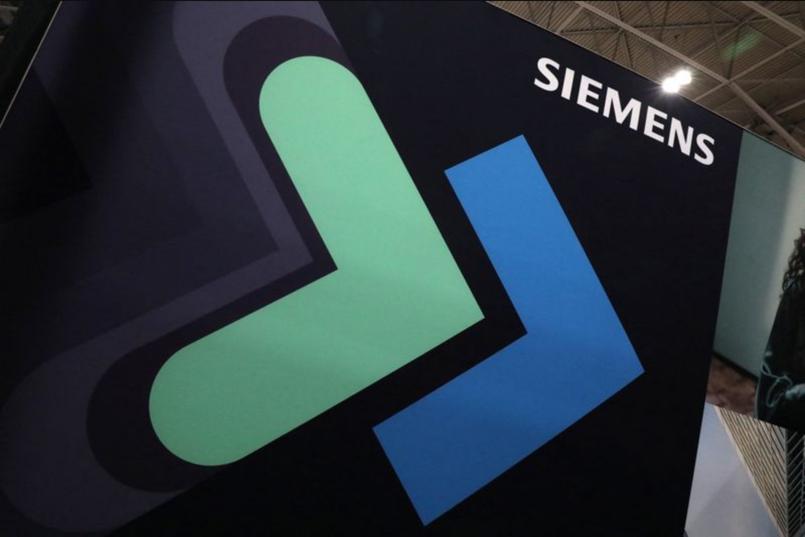 Siemens Q2: Orders Climb as Sales and Industrial Profit Fall Short of Forecasts