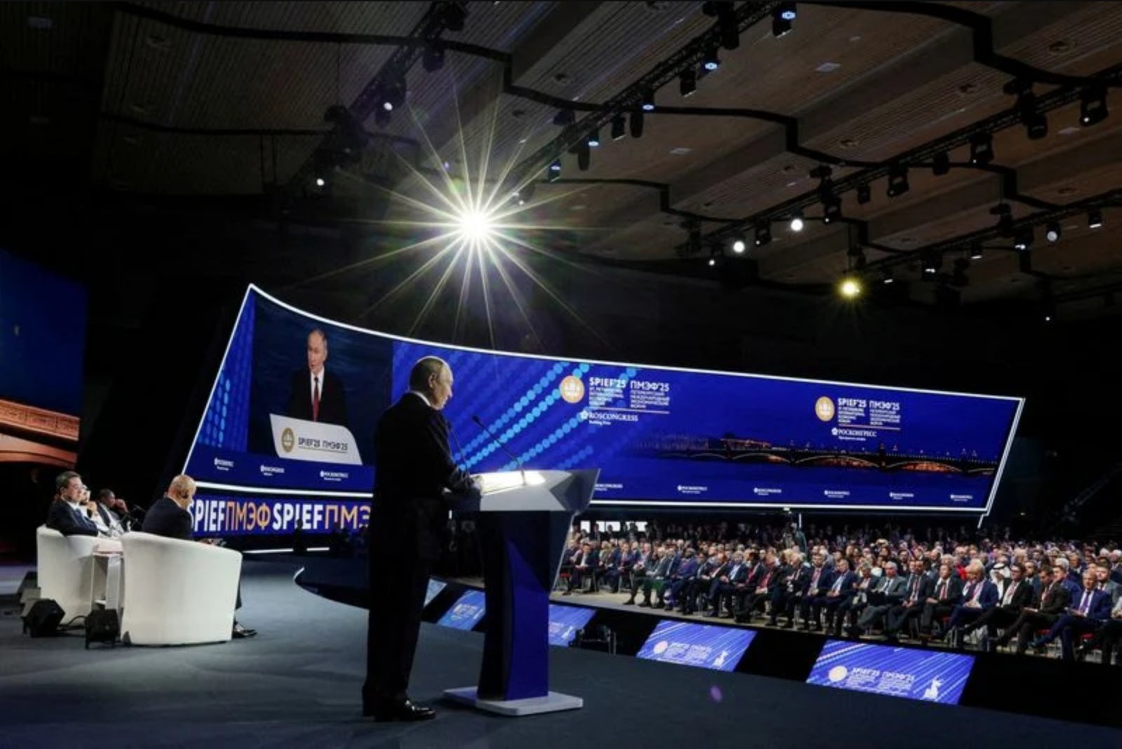 Putin’s Investment Forum Returns Amid Economic Strain and Geopolitical Tension