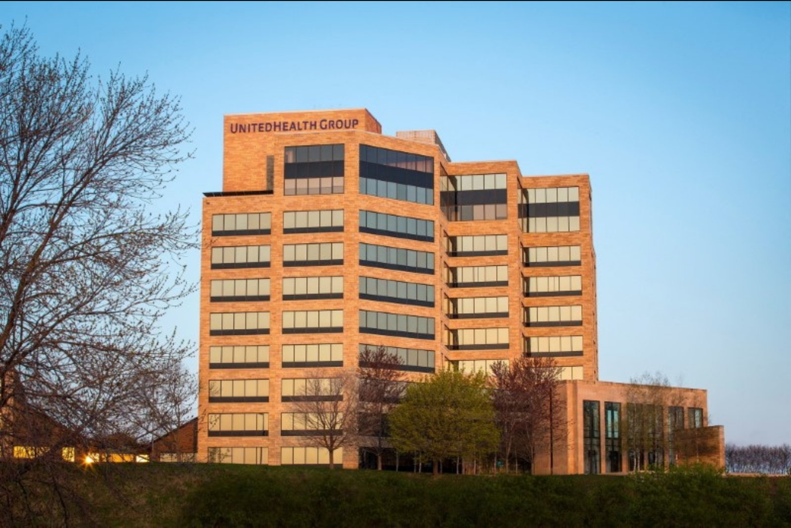 UnitedHealth Shares Slip After Berkshire Exits Stake Amid Q1 Portfolio Shuffle