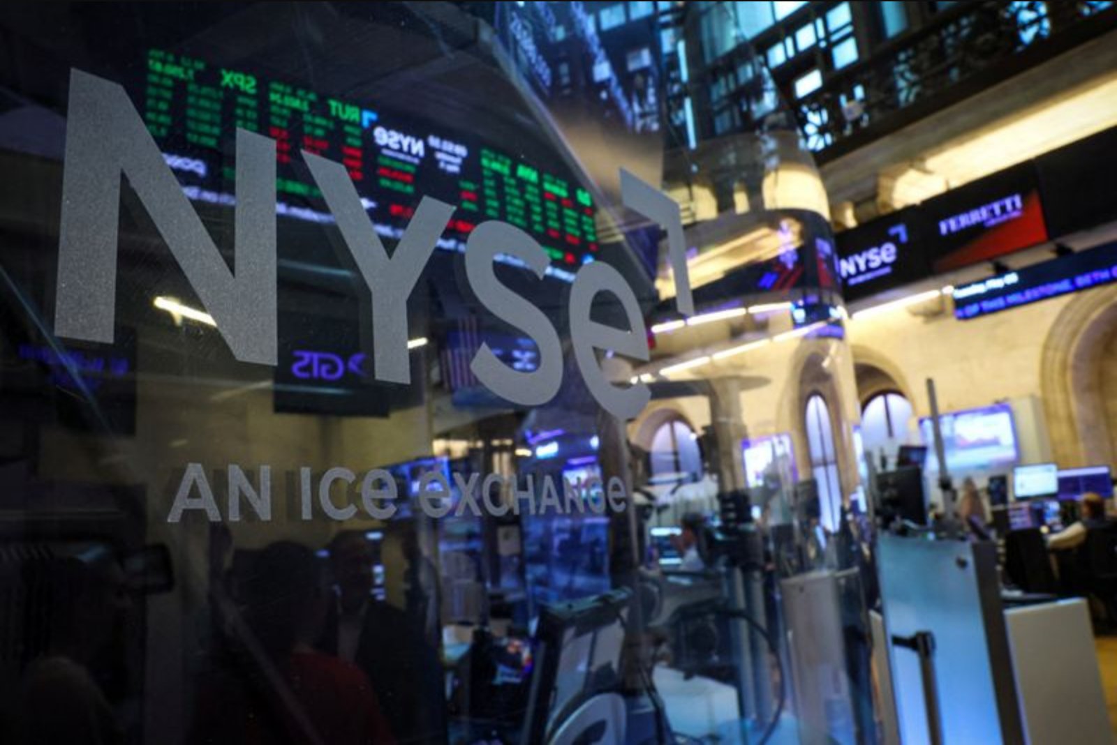 Markets Reach New Peaks on AI Optimism as Bonds and Energy Paint a Mixed Picture