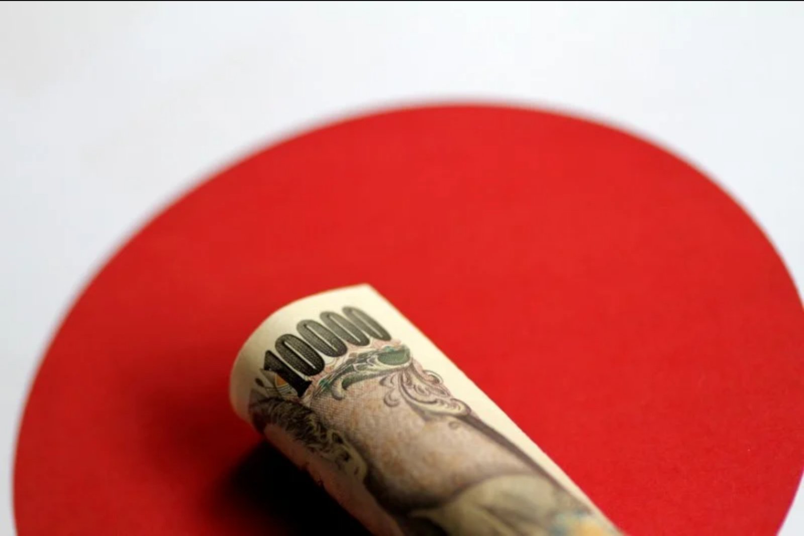 Japanese yen nears weakest level in 40 years; govt intervention in focus