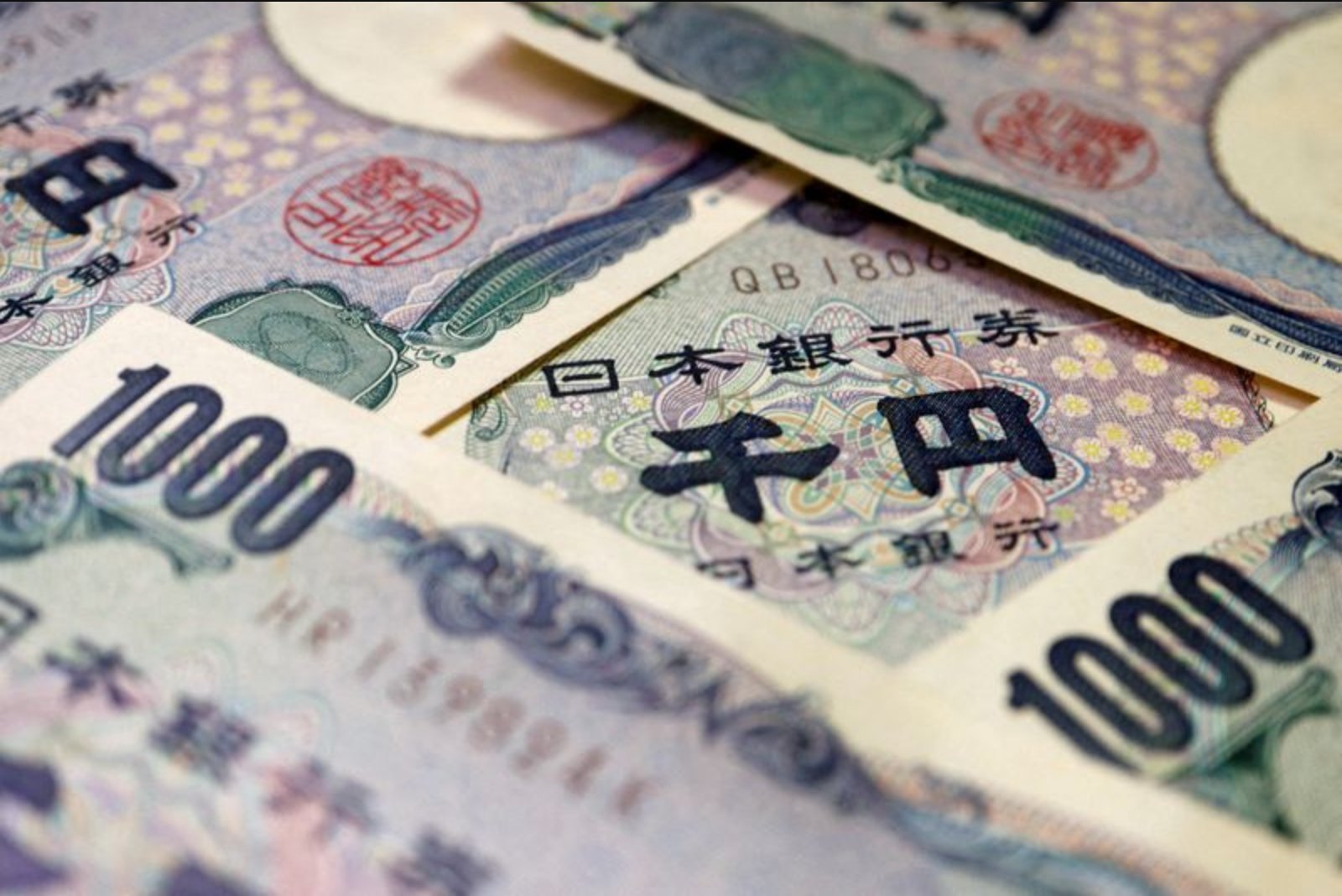 Yen Pulls Back After Rally; Dollar Steady as Markets Reassess Rate Paths