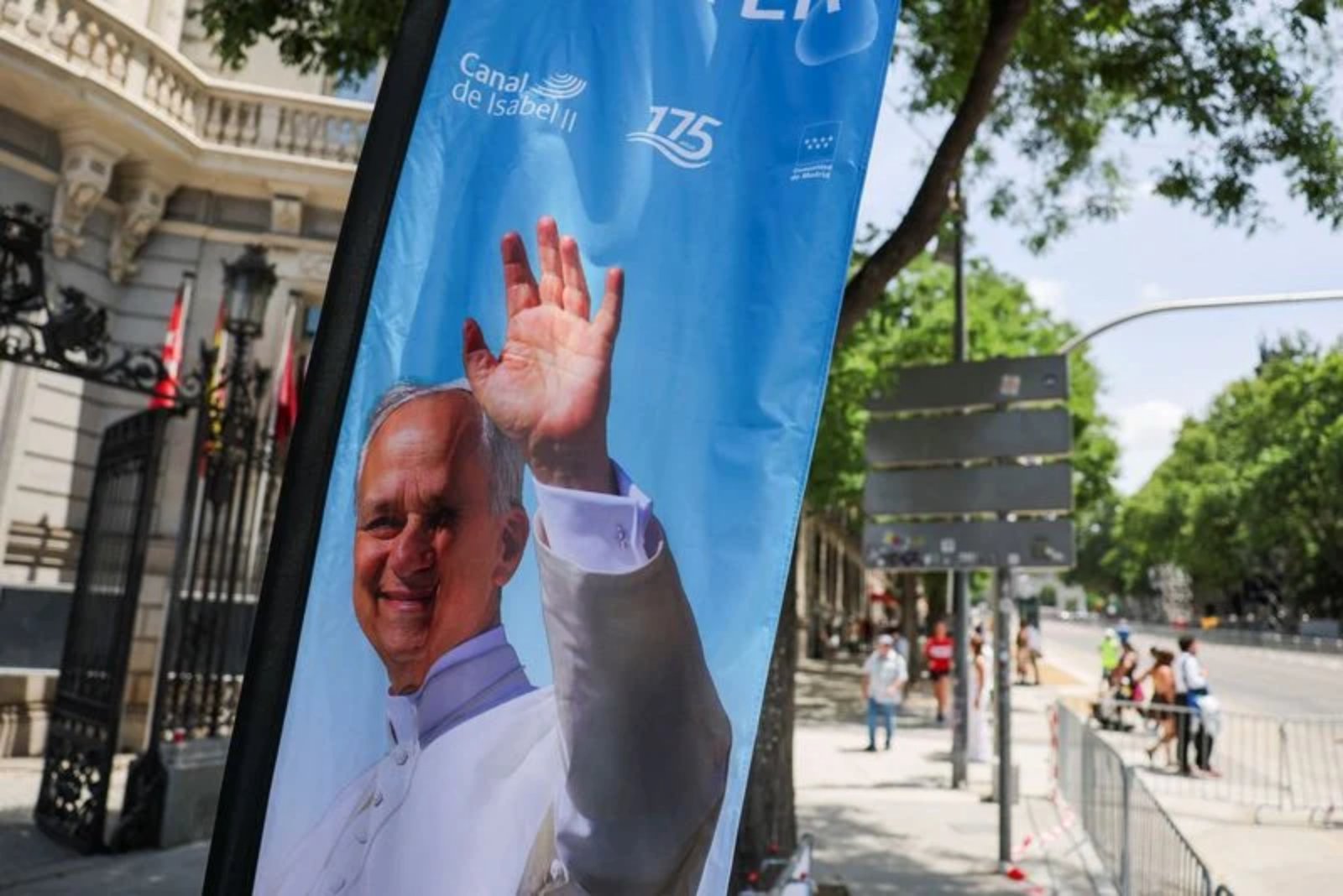 Pope Leo Begins Spain Visit Focused on Migration and Social Divisions