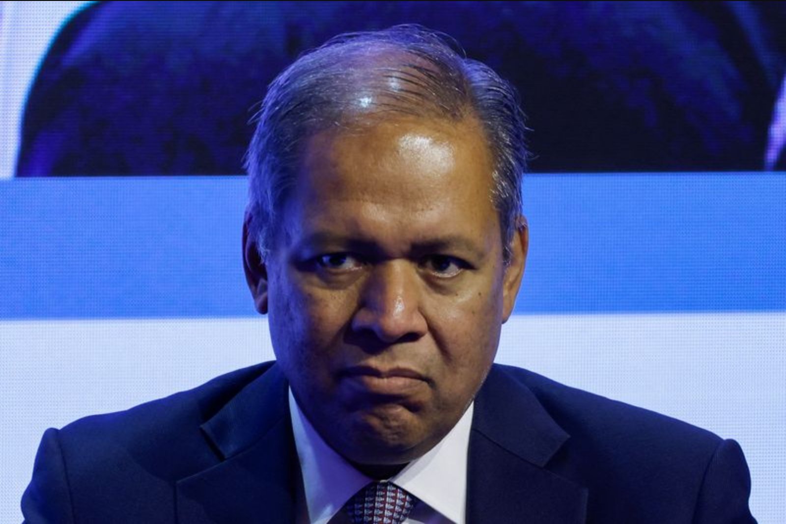 Barclays Raises CEO Pay Package to £15 Million as Bonus Pool Expands