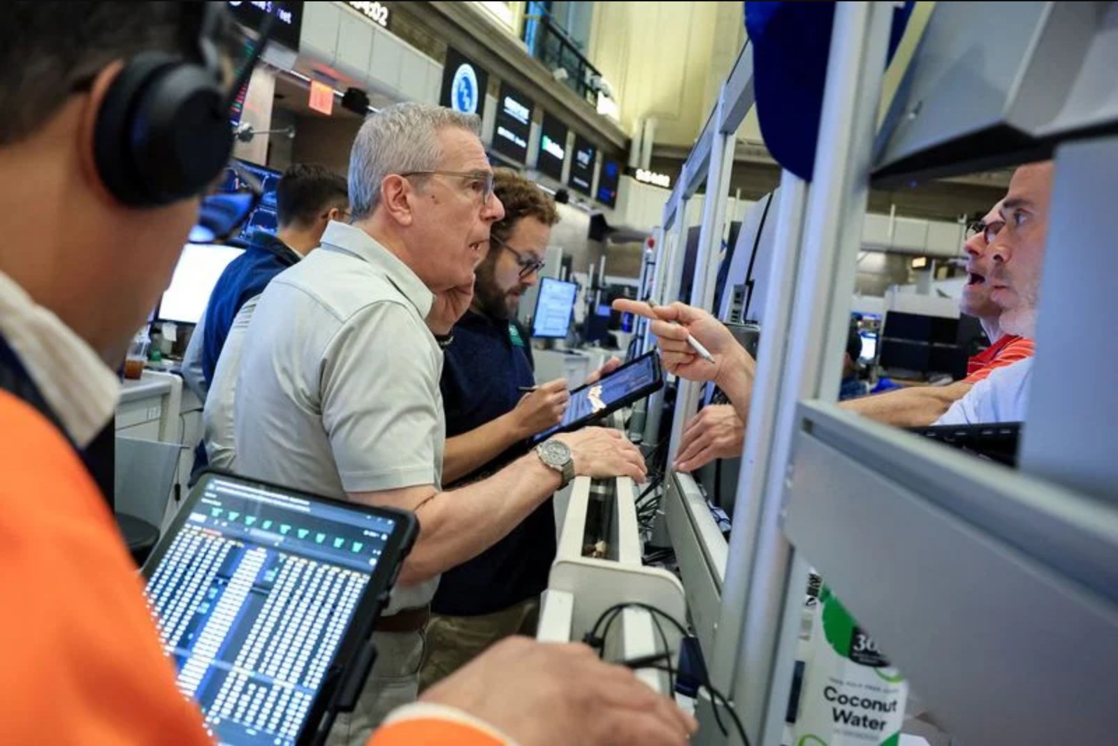 Tech Stocks Tumble as Chip Rally Faces a Reality Check