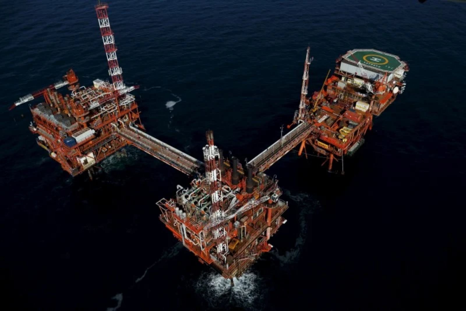 Oil retreats after Russia signals higher diesel shipments amid lingering geopolitical strains