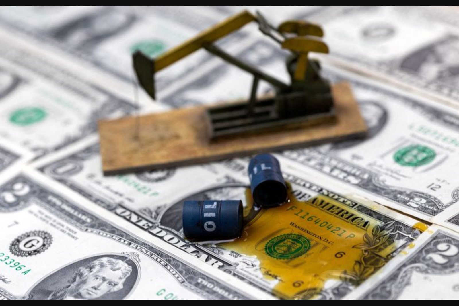 IEA Urges Remote Work and Less Flying as Short-Term Steps to Ease Energy Pain