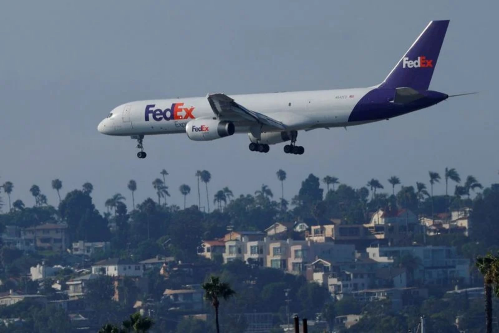 FedEx Shares Fall as Delivery-Margin Pressure Tests Post-Spin-Off Strategy