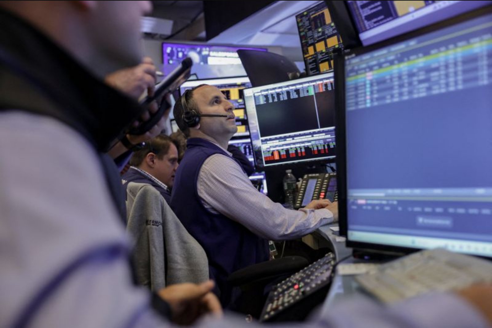 Wall Street Futures Slip as Middle East Strain and Inflation Watch Weigh on Market Mood