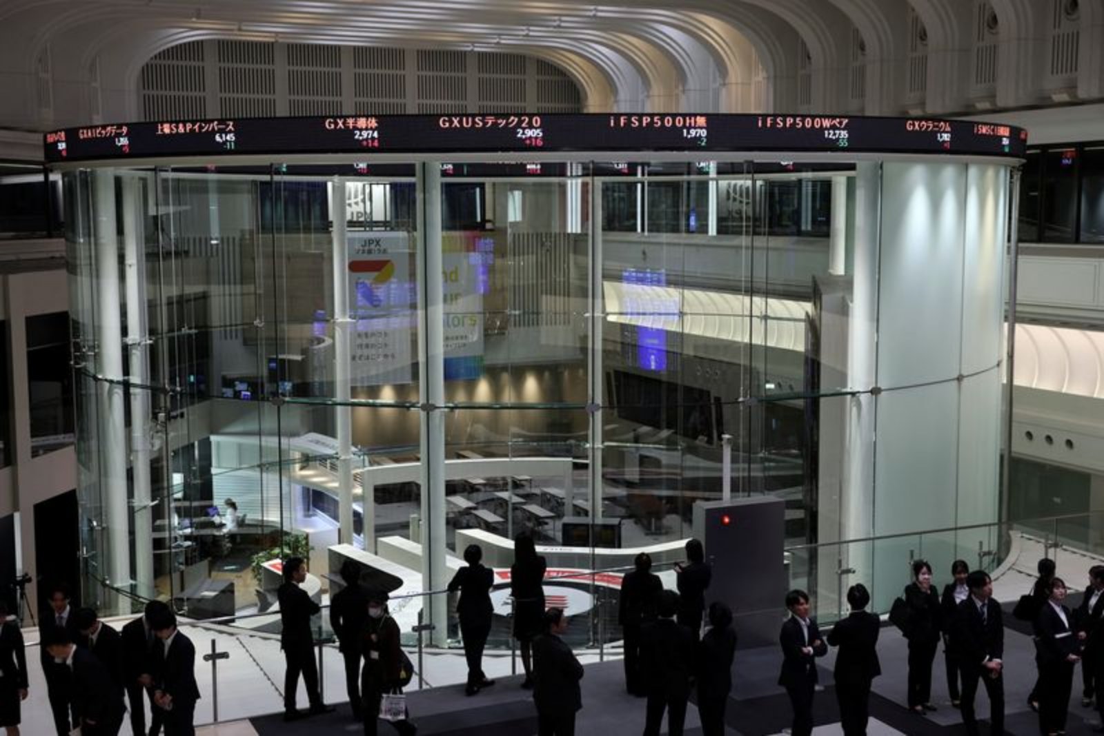 Nikkei Climbs to New Record as Semiconductor Stocks Drive Gains