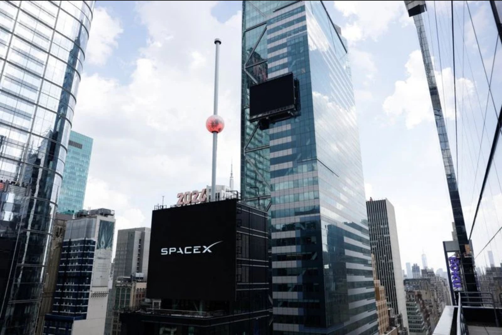SpaceX’s Nasdaq Debut Sparks Jubilation, Backlash and Public Protest